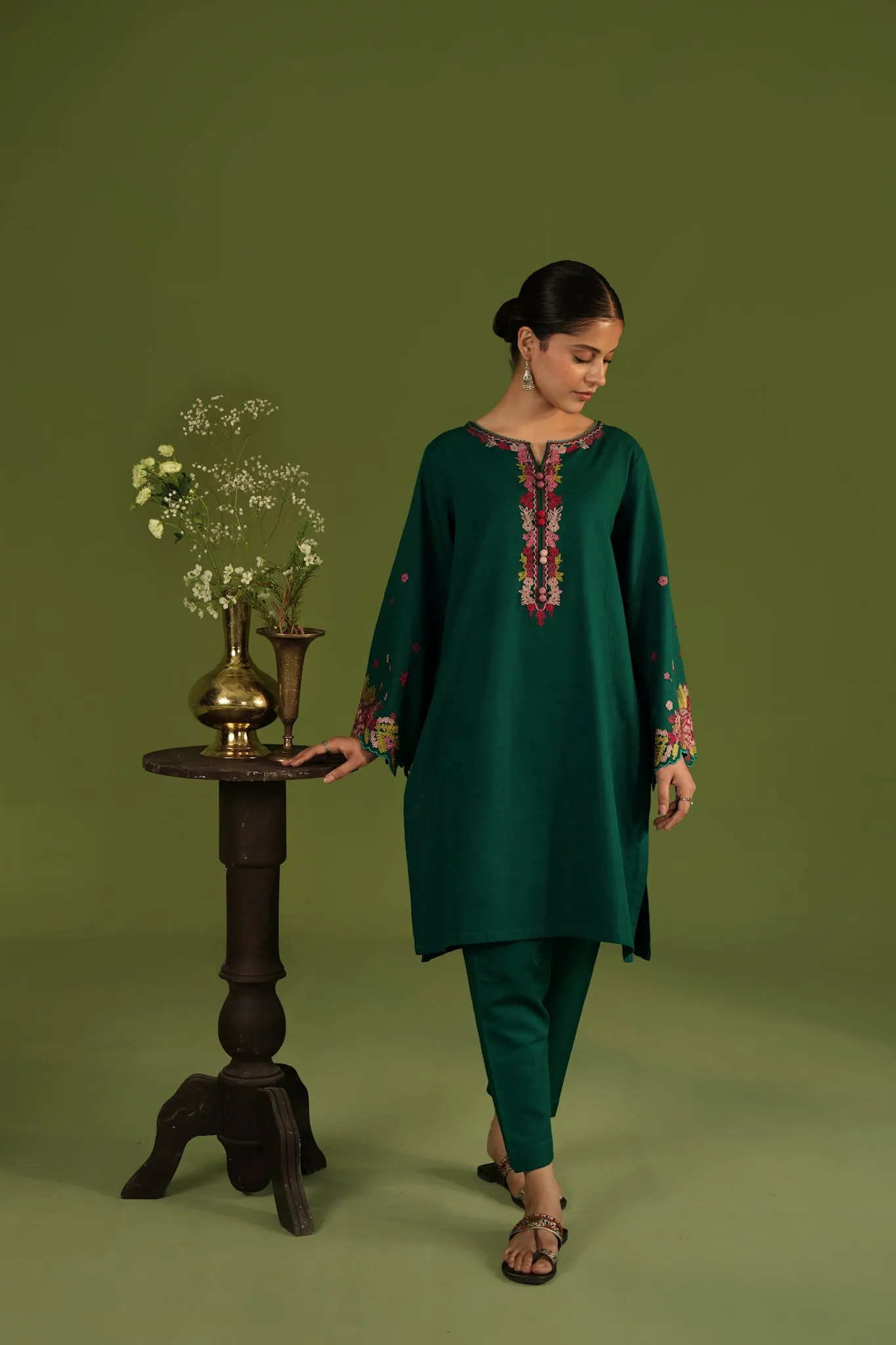 40% OFF ZINC GREEN AARI EMBROIDERY TWO PIECE SET NPA2-23328