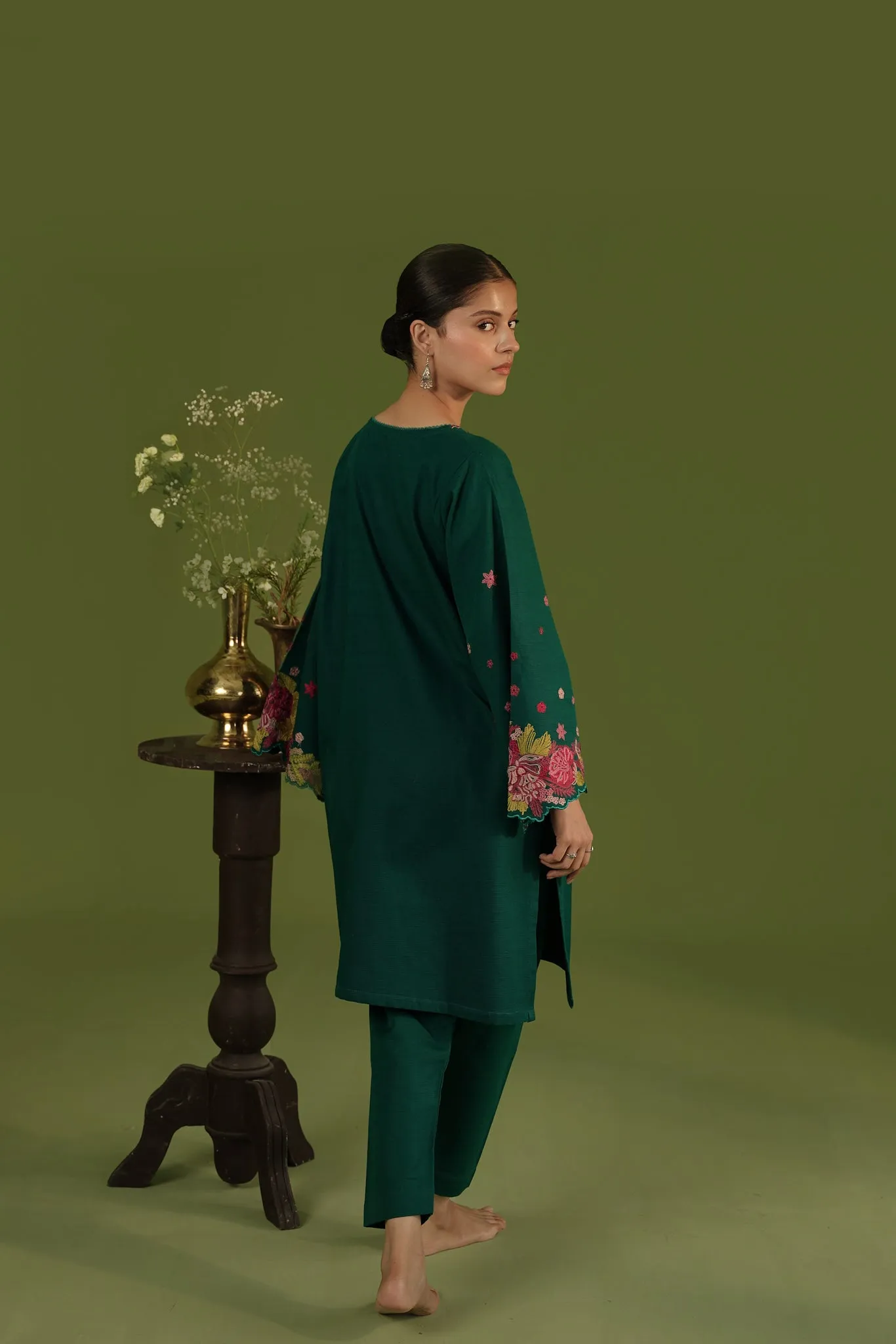 40% OFF ZINC GREEN AARI EMBROIDERY TWO PIECE SET NPA2-23328