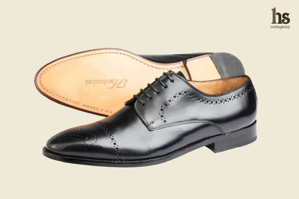 Brogue Derby With Medallion – Black