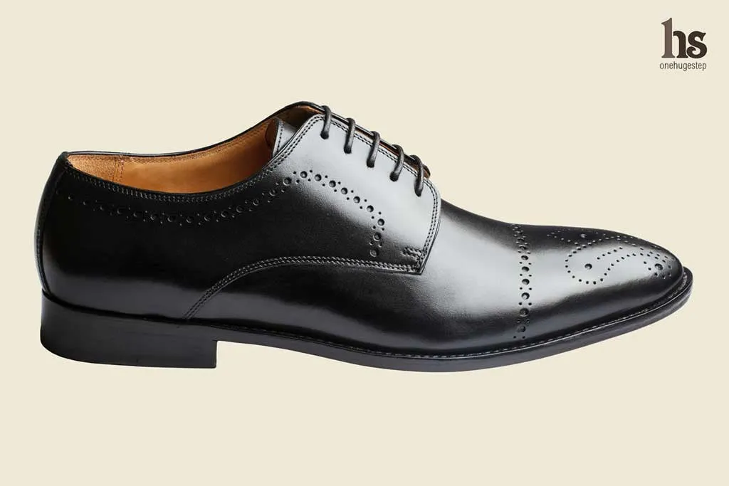 Brogue Derby With Medallion – Black