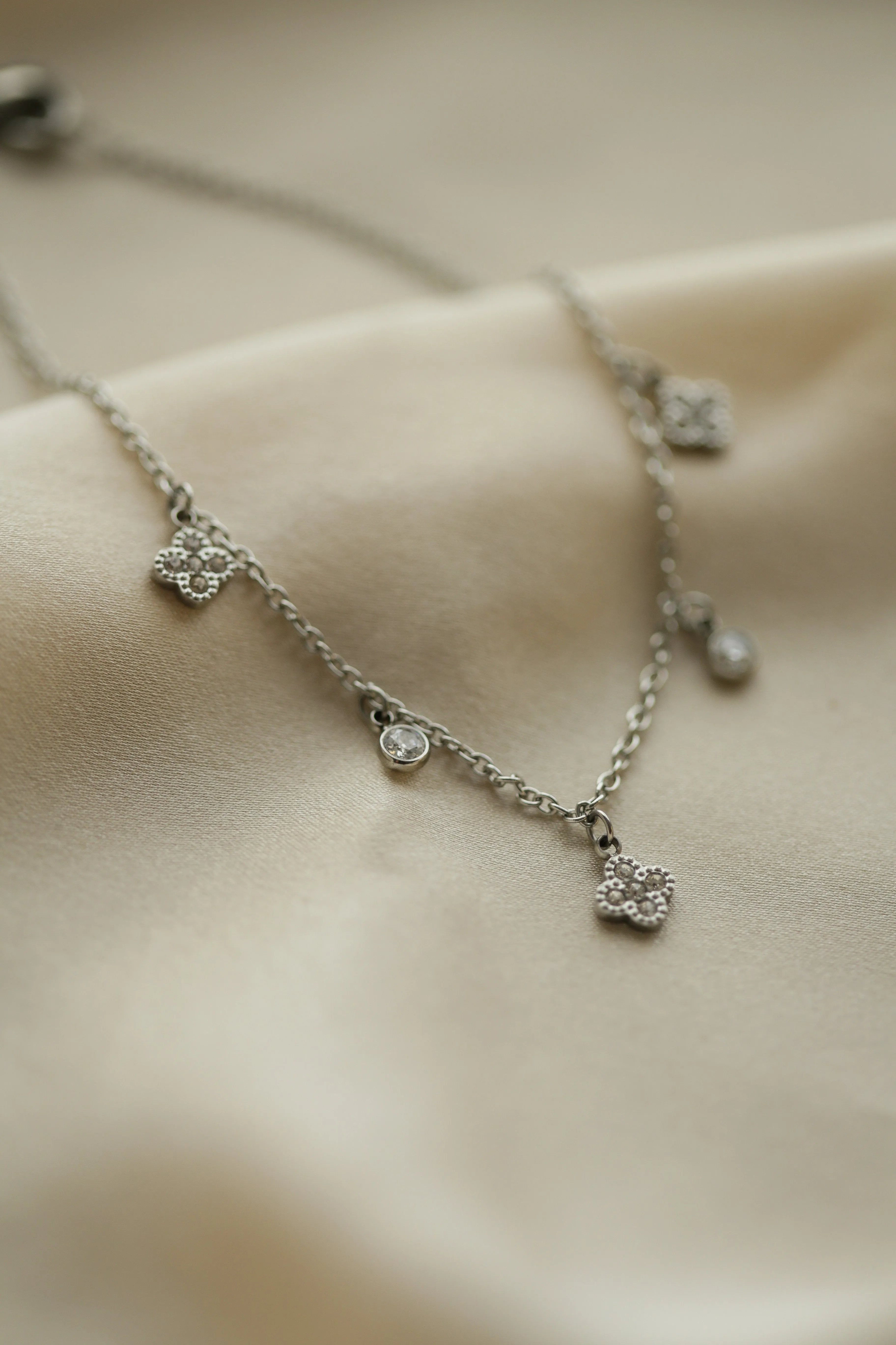 Delicate Clover Anklet