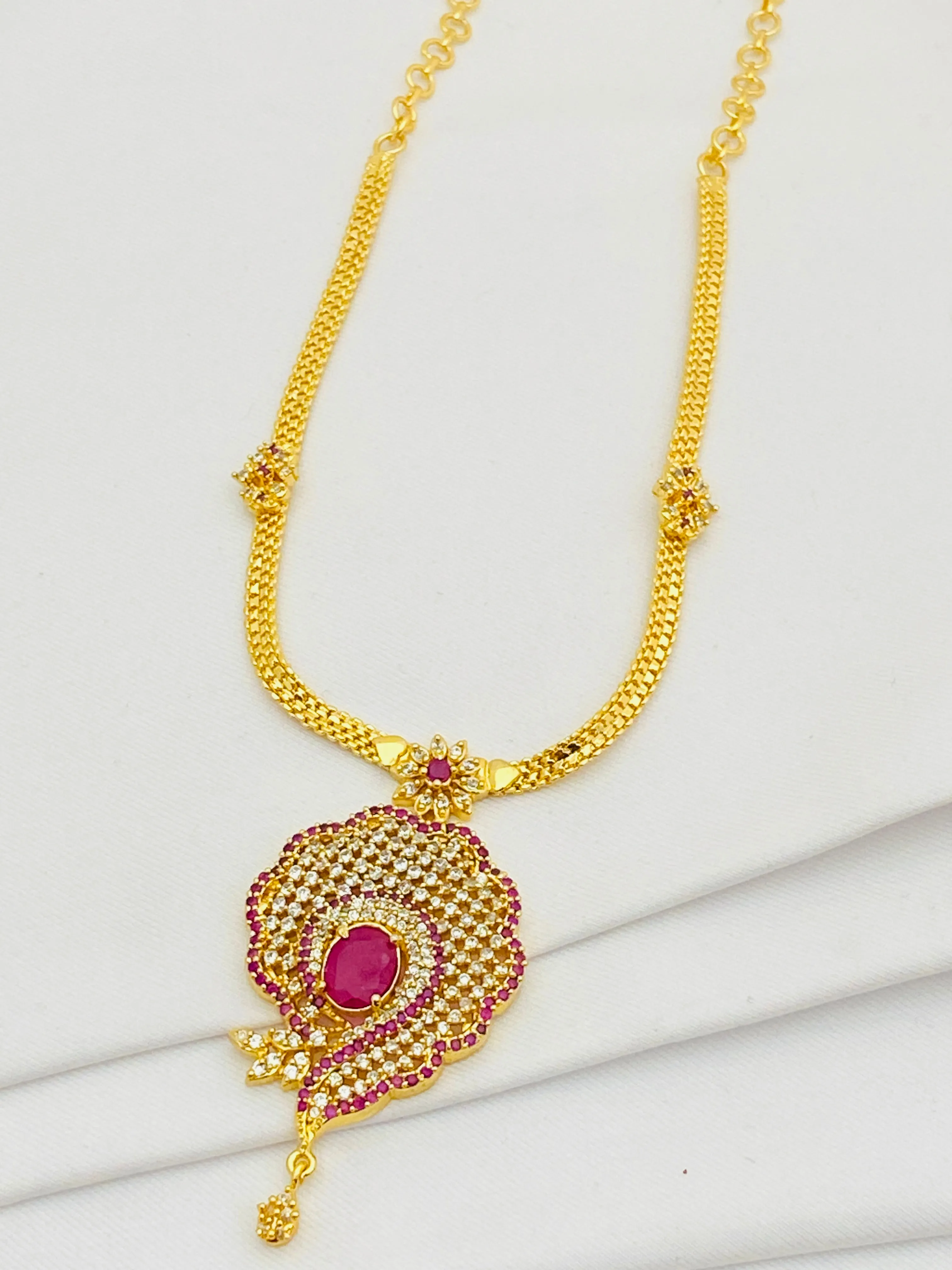 Delightful and simplistic, this beautiful necklace charms with a Sangu pendant