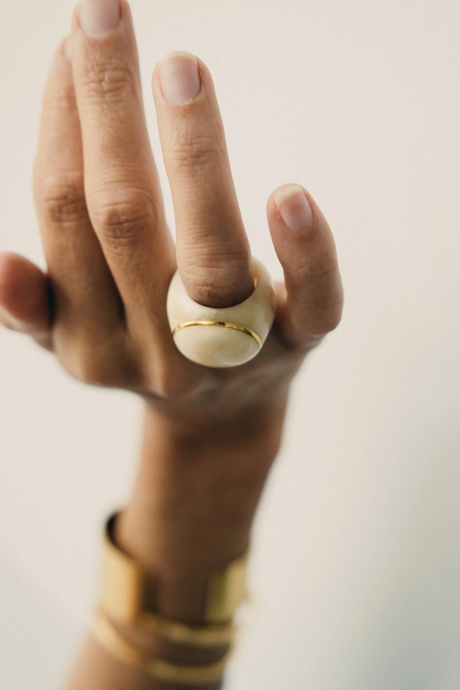 White natural ring / BIG MOON